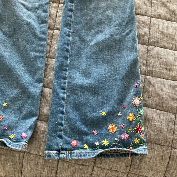 Hand embroidered Old Navy micro-flare mid-rise jeans, size 0 - Picture 2 of 6